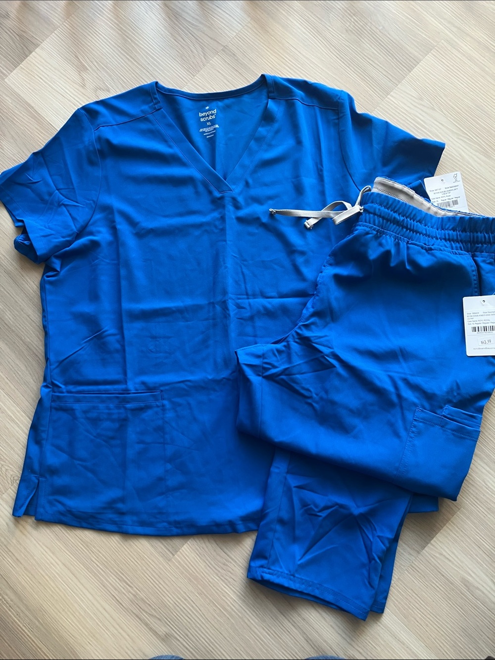 Beyond Scrubs Women’s XL scrub set, NWT